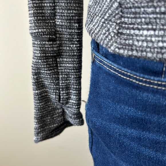 LULULEMON Kanto Catch Me Long Sleeve Shirt Wee Stripe Black Heathered Black Sz 2 - Picture 4 of 11